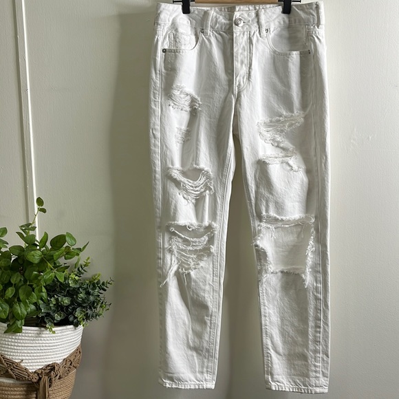 American Eagle Outfitters Denim - American Eagle Outfitters White Distressed Boyfriend Jeans
